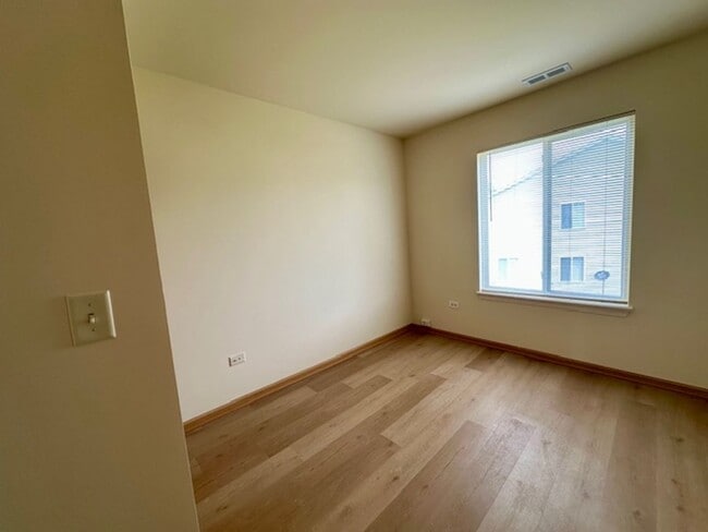 Building Photo - Newly Updated 3 Bedroom 2.5 Baths. One Car...