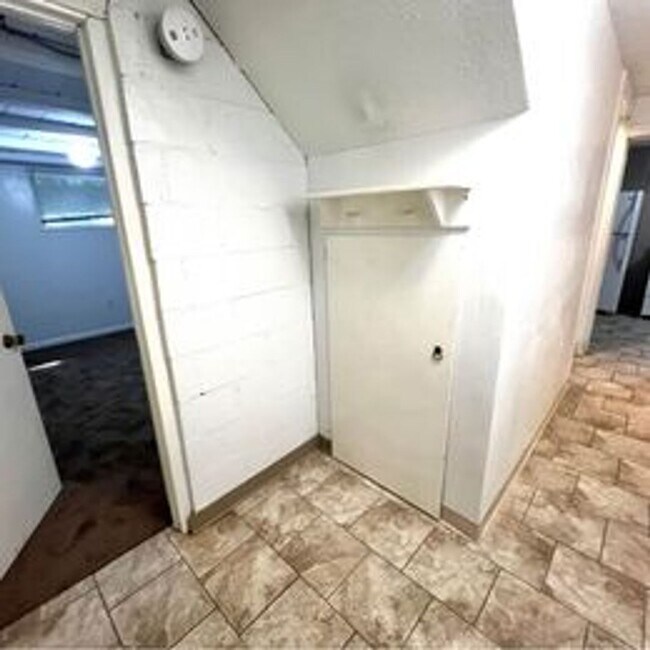 Building Photo - 807 7th Ave