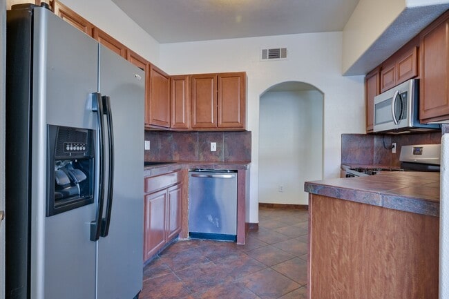 Building Photo - Guard Gated!!! Community Pool, Spa!!! Fitn...