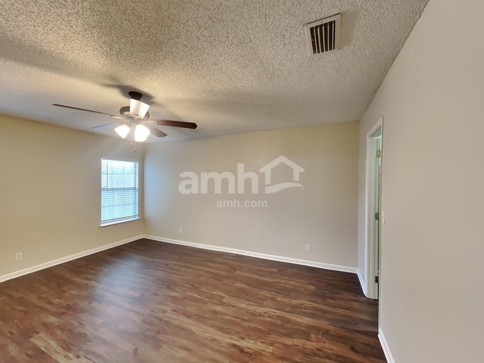 Building Photo - 12612 Ashglen Dr N