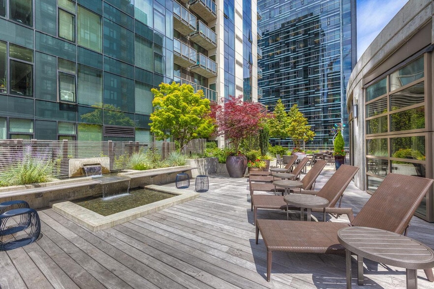 Building Photo - 2101 6th Ave