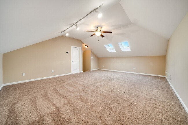 Building Photo - 176 Longspur Dr
