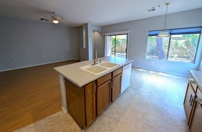 Building Photo - 3 Bedroom Home in the Crismon Crossing Com...