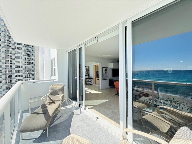 Building Photo - 3140 S Ocean Dr