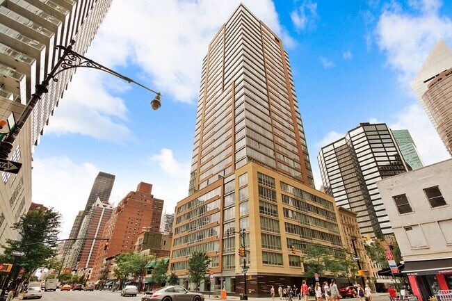 Building Photo - 250 E 53rd St