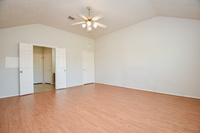 Building Photo - 6206 Fawnlake Dr