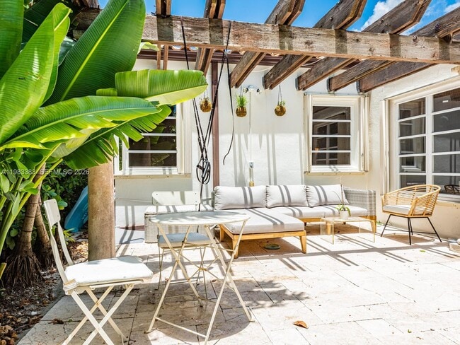 Building Photo - 8927 Hawthorne Ave