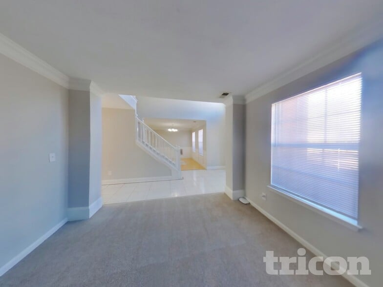 Building Photo - 636 Christina Pl