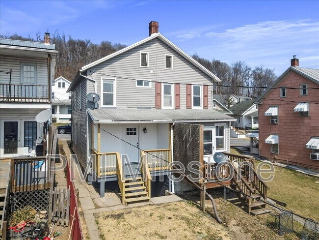 Building Photo - 16 Woods Ln