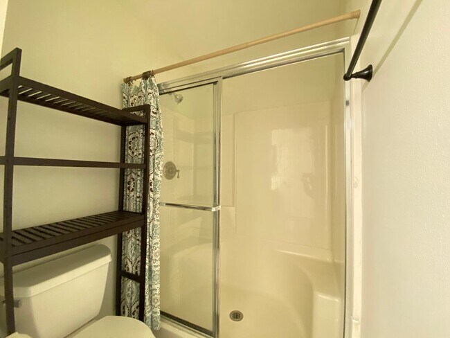Building Photo - Spacious Two Bedroom featuring Ensuite Bathrooms! TWO ASSIGNED PARKING SPACES! Air Conditioning I...