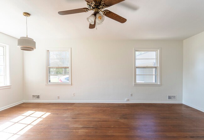 Building Photo - 370 N Bazil Ave