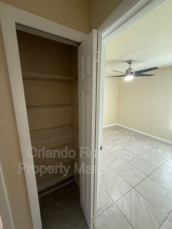 Building Photo - 1726 Pineview Ave