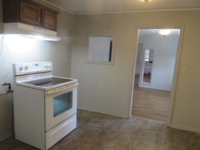 Kitchen - 534 N Warren Ave