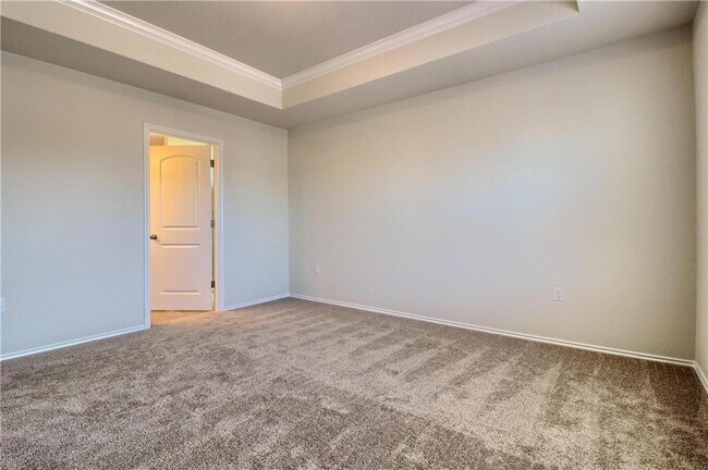 Building Photo - 13909 Osmarea Dr