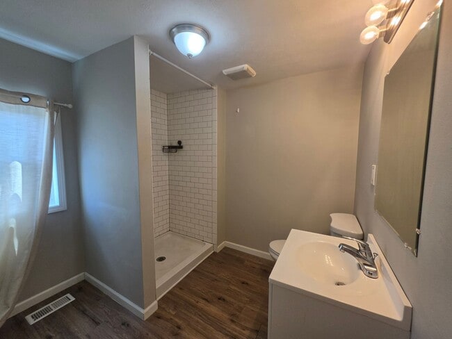Building Photo - 454 Kling St