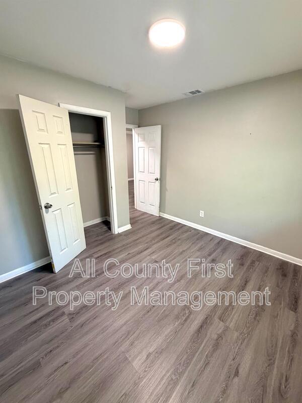 Building Photo - 2386 Cresta Dr