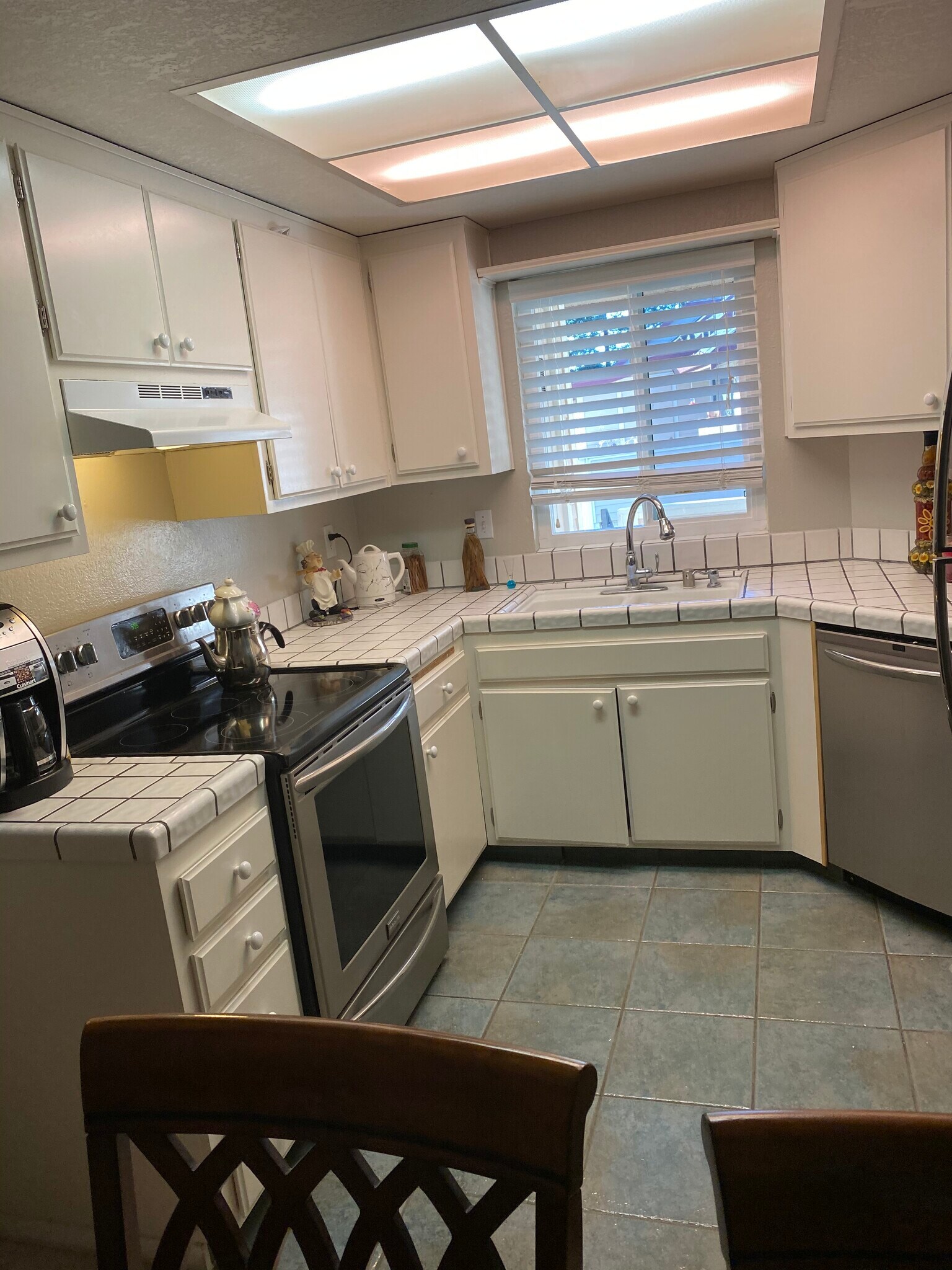 Building Photo - 1022 Cedar Gables Dr