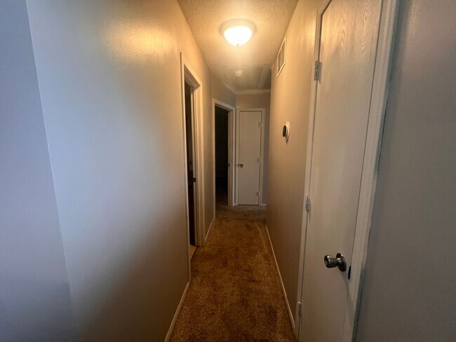 Building Photo - Spacious 3 Bedroom, 2.5 Bath Home with finished basement – Derby, KS. – Available Now!