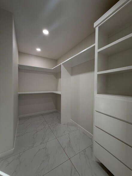 Building Photo - 903 La Laguna Rd