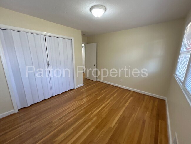 Building Photo - Saluda Gardens Home