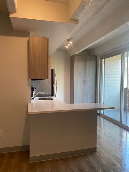 Building Photo - 800 Emerson