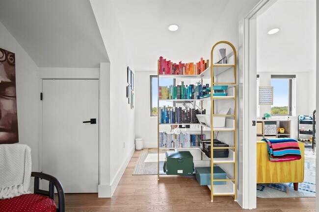 Building Photo - 3406 E 17th St