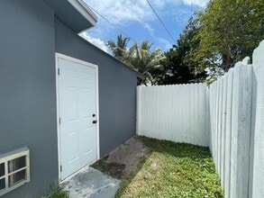 Building Photo - 6602 SW 19th Ct