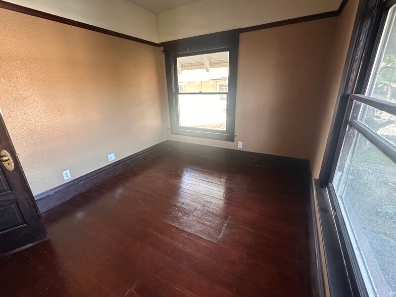 Building Photo - 847 Linden Ave