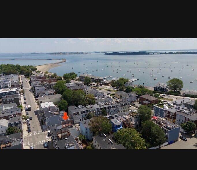 Building Photo - 779 E 6th St