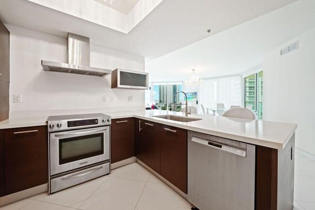 Building Photo - 200 Sunny Isles Blvd