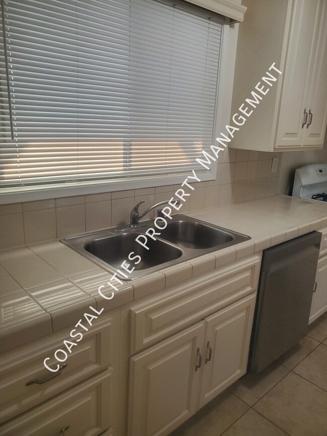 Building Photo - 4408 Ostrom Ave