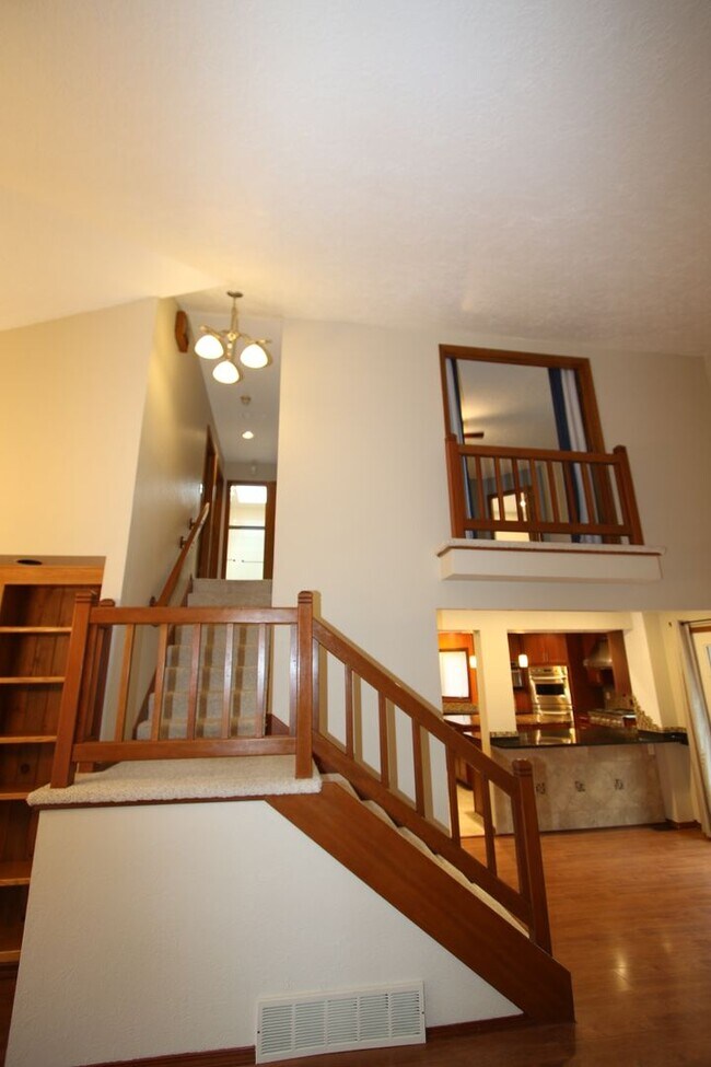 Building Photo - 4 Bedroom Eagle River Home!