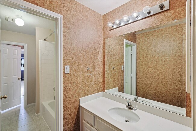 Building Photo - 1423 Meadow Lakes Dr