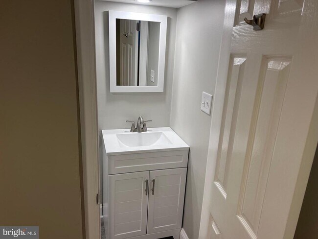 Building Photo - 137 Vassar St