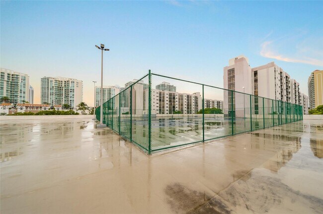 Building Photo - 17021 N Bay Rd