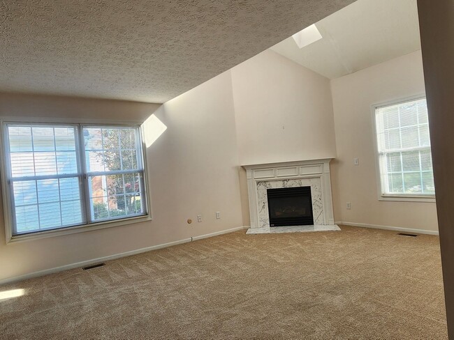 Building Photo - 3 spacious bedroom Condo in Lewis Center/P...