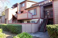 Building Photo - Beautifully Remodeled 3-Bedroom Condo! - W...