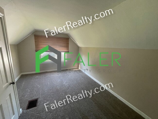 Building Photo - Charming Cape Cod with Spacious Yard