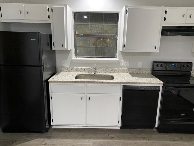 Building Photo - 309 S Avenue C Ave