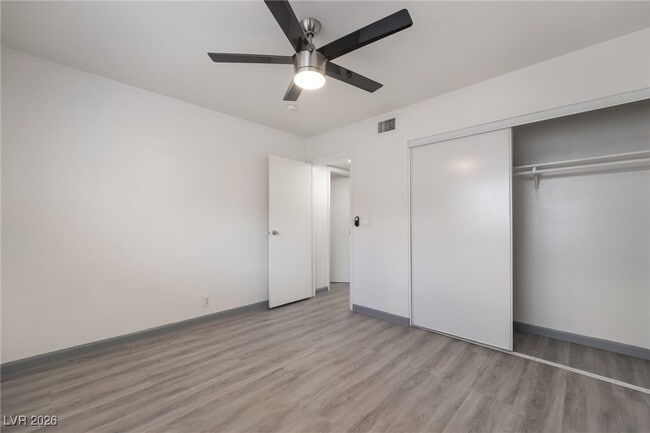 Building Photo - 625 S Royal Crest Cir