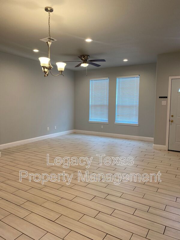 Building Photo - 301 E Willingham St