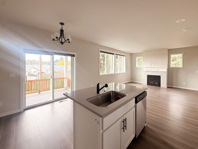 Building Photo - 5590 Mountain Quail Dr S