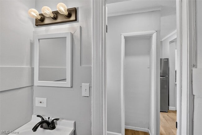 Building Photo - 231 E 210th St