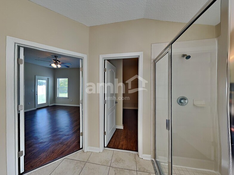 Building Photo - 1406 Canopy Oaks Dr