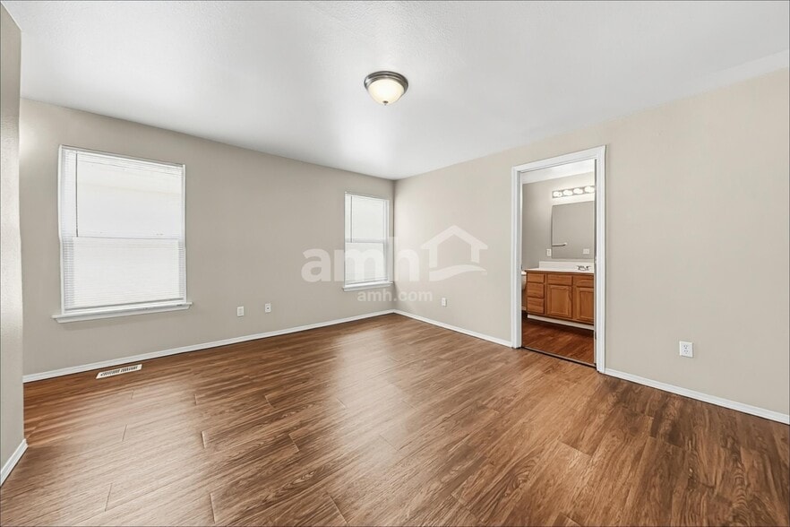 Building Photo - 2709 9th St SE