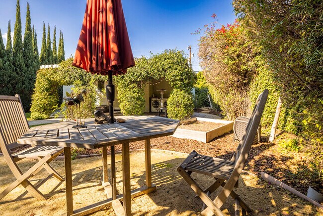 Building Photo - 10744 Charnock Rd