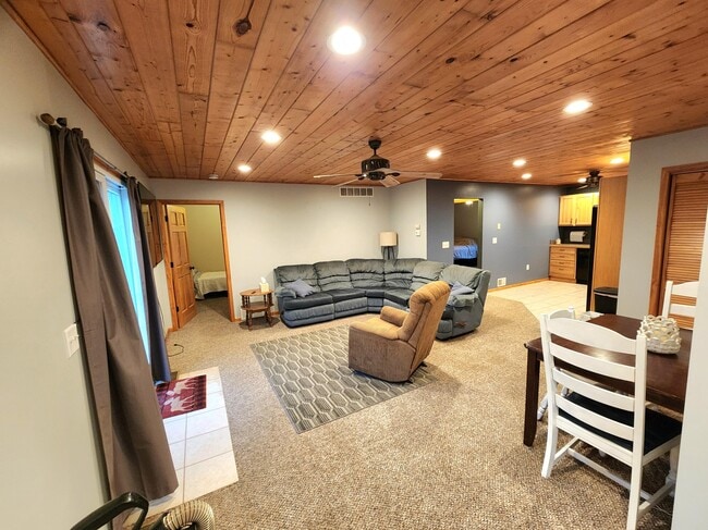 Building Photo - 6039 Morris Lake Rd