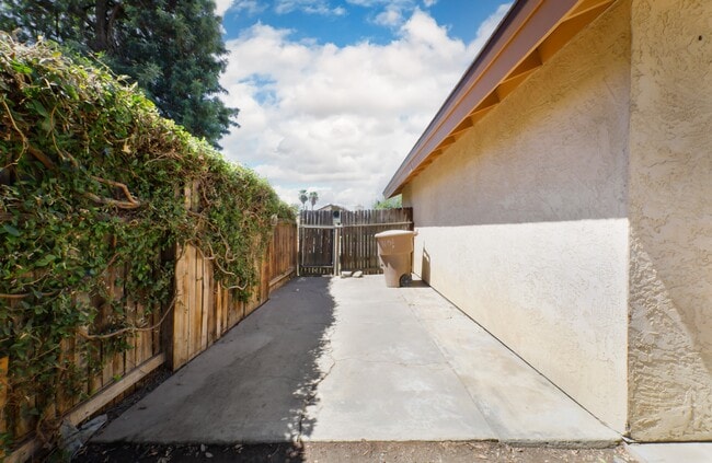 Building Photo - 7416 Hachita Ct