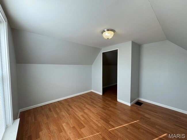 Building Photo - 539 N Elm Ave