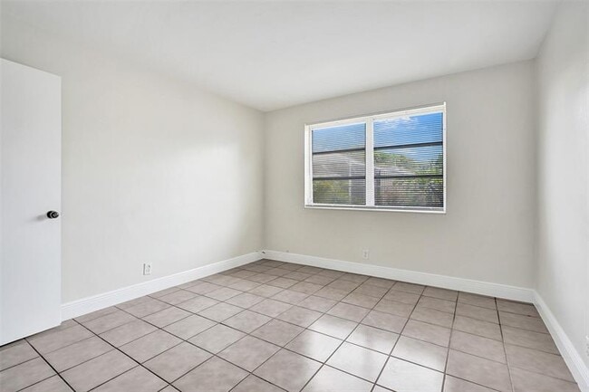 Building Photo - 2175 NE 56th St